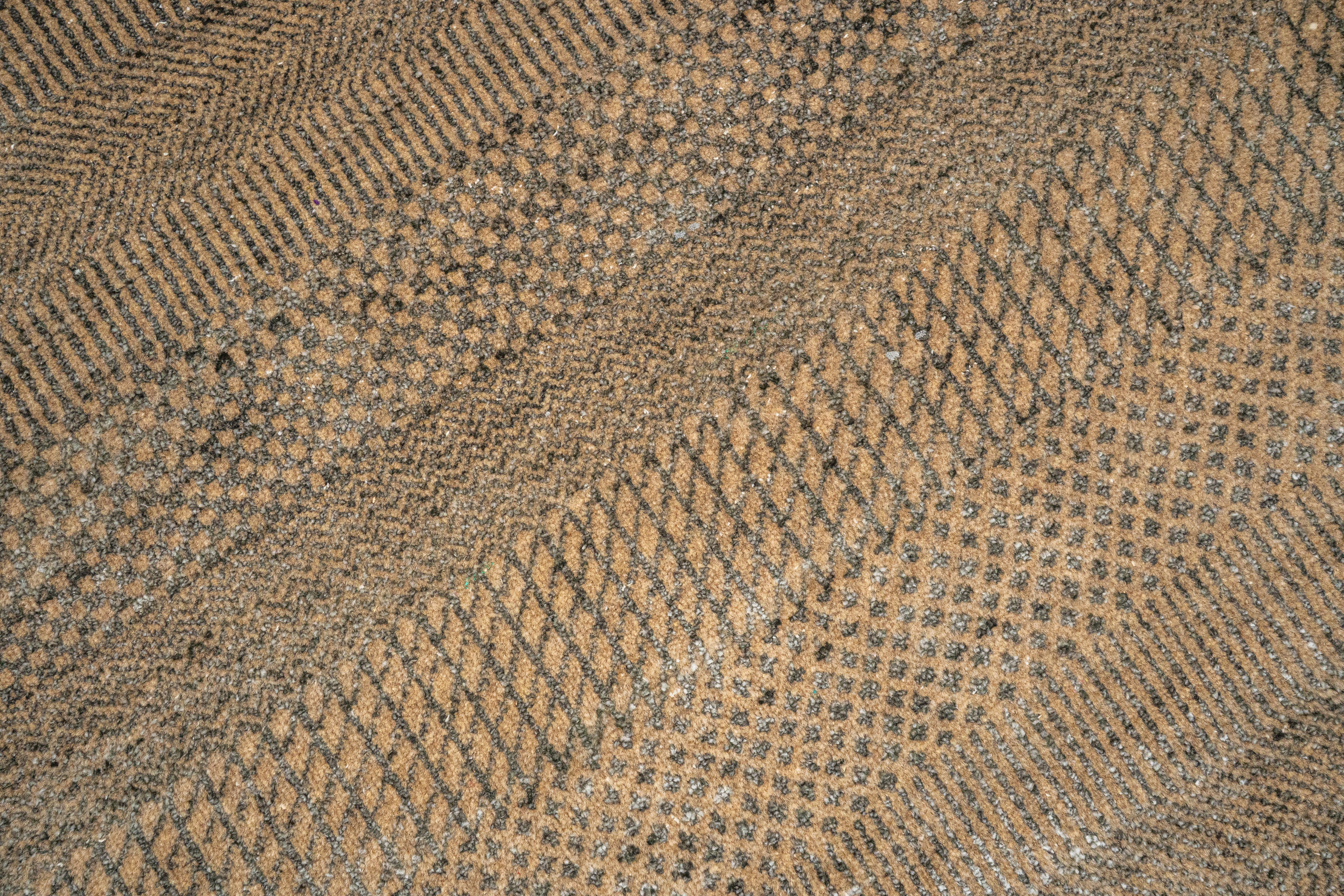 Handknotted Carpet, DIA - 775 MCN, Tan & Liver Chestnut